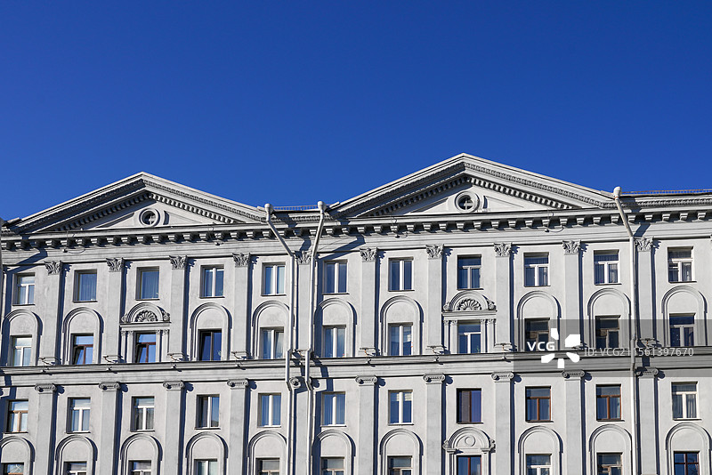 白俄罗斯 明斯克 蓝天下建筑物的低角度视图图片素材