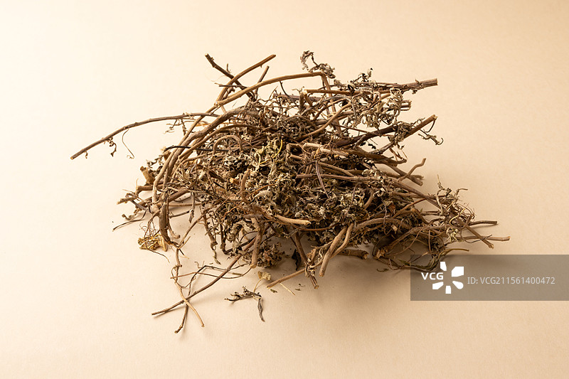 纯色背景中的干艾草图片素材