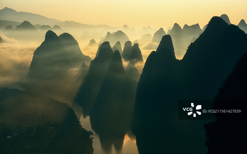 江影迷雾图片素材