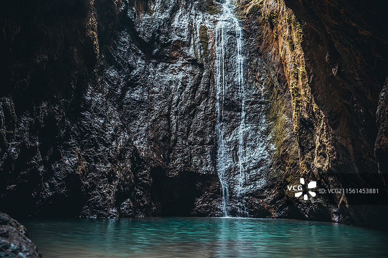 怀化市溆浦县明月洞瀑布，大自然的鬼斧神工图片素材