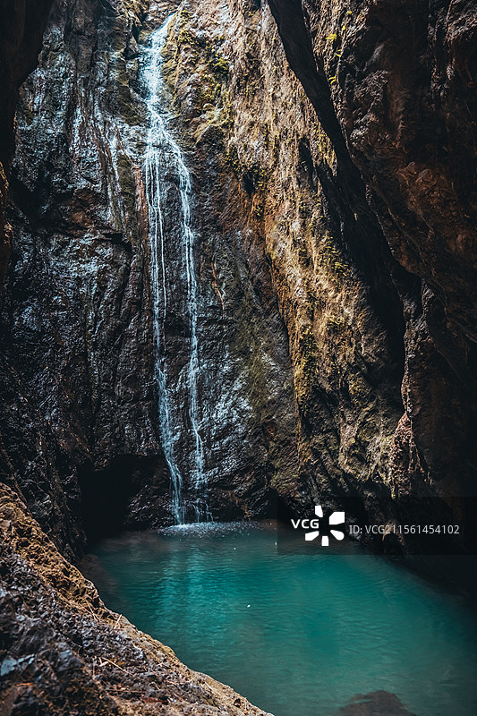 怀化市溆浦县明月洞瀑布，大自然的鬼斧神工图片素材