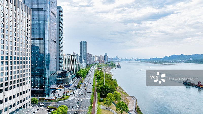 湖北宜昌长江岸边城市建筑图片素材