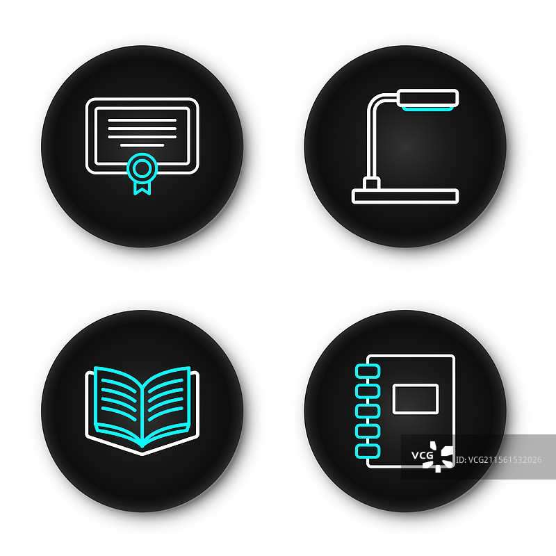 打开的线圈笔记本、桌灯和图片素材