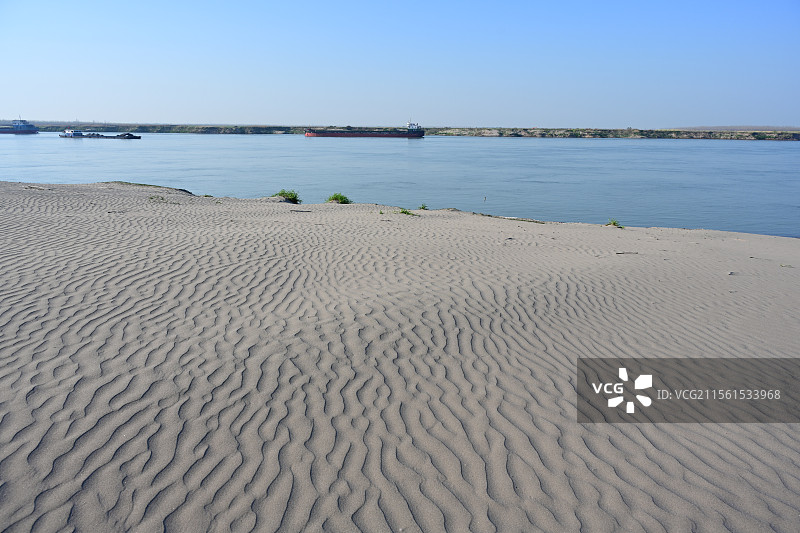 沙滩和草地图片素材