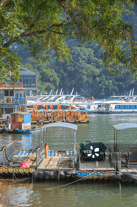 桂林阳朔兴平古镇风景，兴坪古镇风景，阳朔，兴坪古镇，喀斯特地貌，漓江图片素材