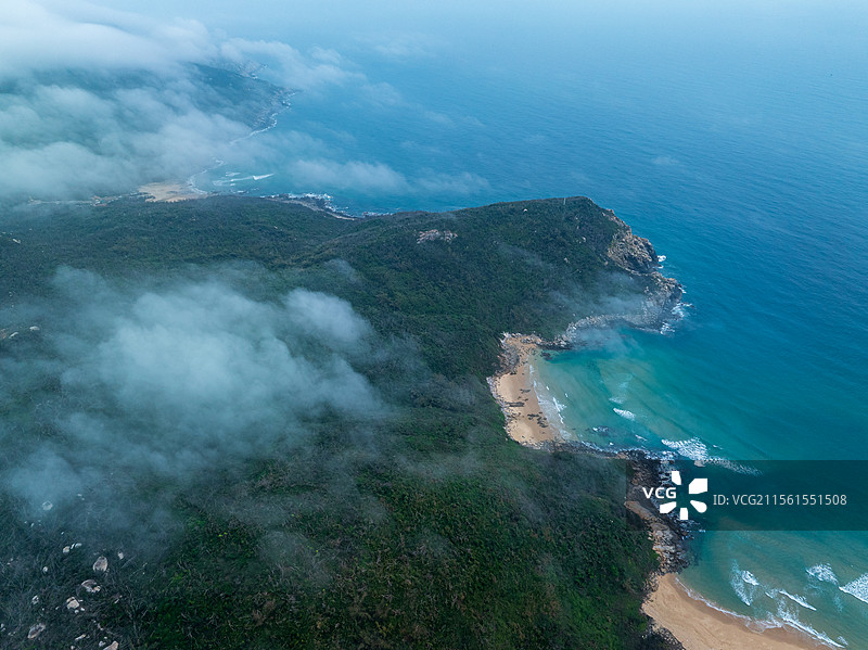 云雾中的文昌铜鼓岭石头公园山海风光图片素材