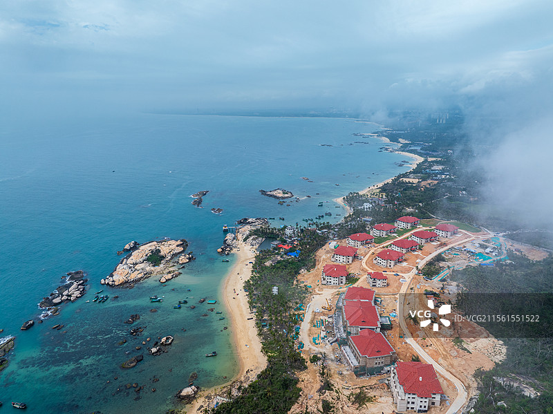 云雾中的文昌铜鼓岭石头公园山海风光图片素材