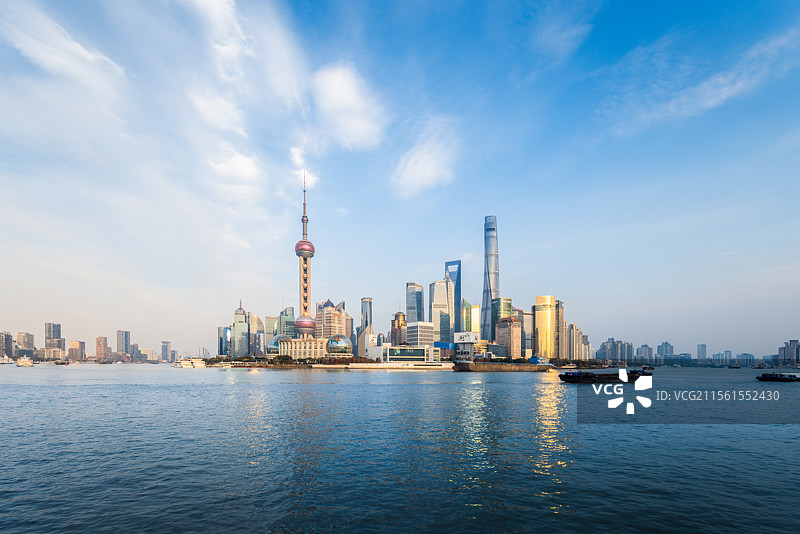 上海外滩陆家嘴晴天图片素材