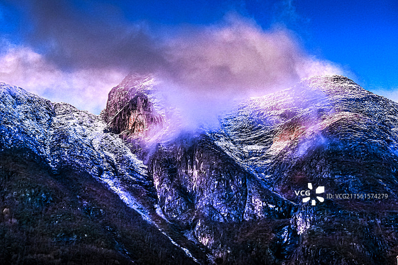 山 离天三尺三图片素材