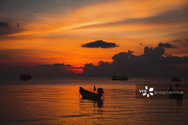 涛岛日落时分 | 当桨板遇上金色海平面图片素材