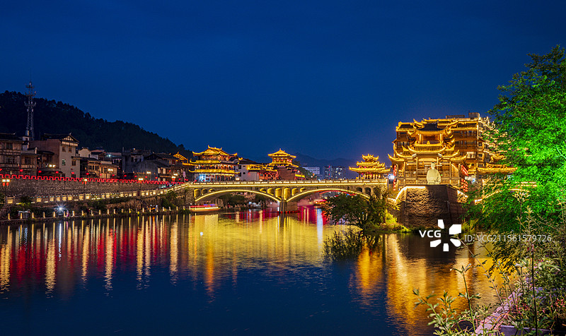 福州龙岩长汀古城汀江蓝调夜景——宋福舫和五通桥图片素材