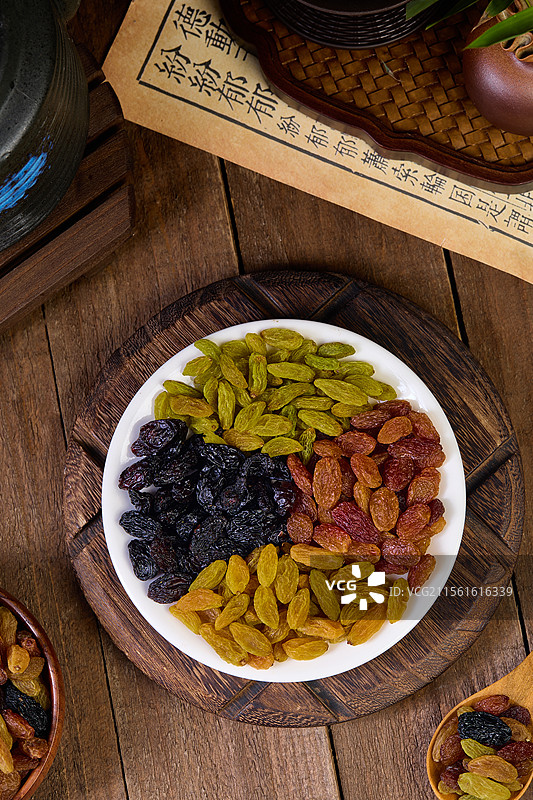 香妃葡萄干 葡萄干 混合葡萄干 提子干 吐鲁番葡萄干 红香玫瑰葡萄干 绿葡萄干 新疆干果 红提子干图片素材