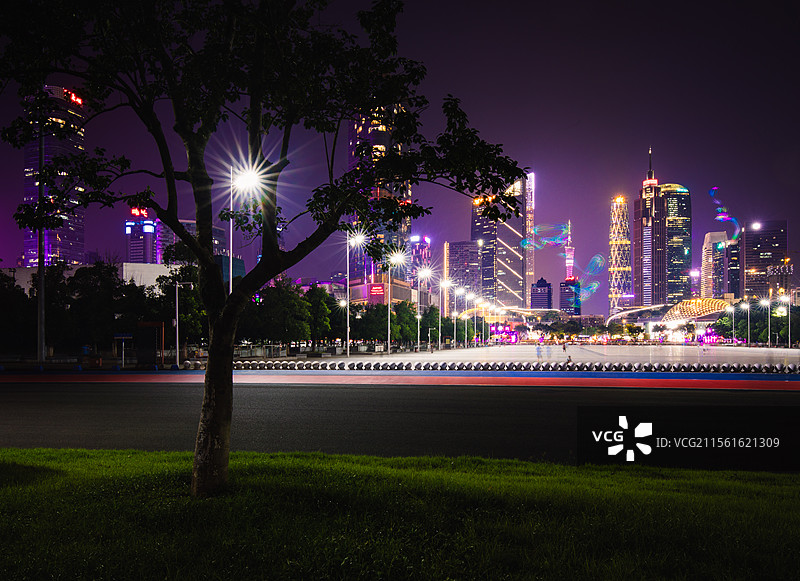 广州天河体育中心夜景，广州三塔和天河城、天环广场、正佳广场图片素材