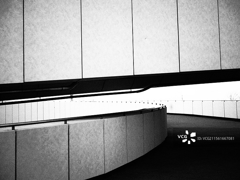 黑白强烈对比几何建筑线条图片素材