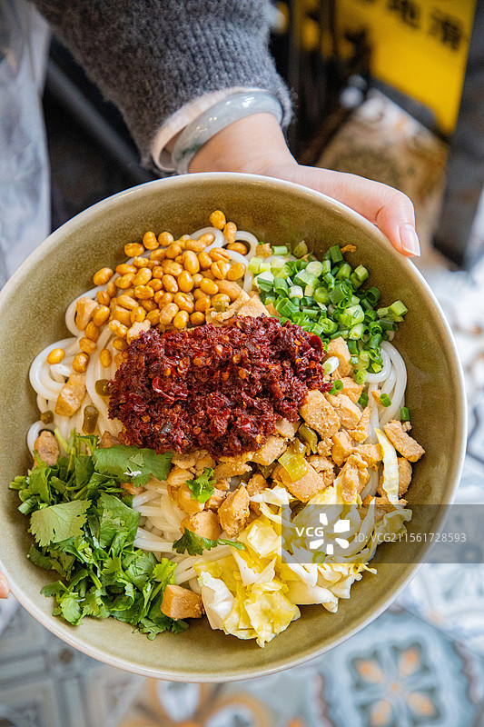 新疆米粉新疆辣椒新疆特产新疆美食辣皮子辣椒酱牛肉粉新疆新疆炒米粉图片素材