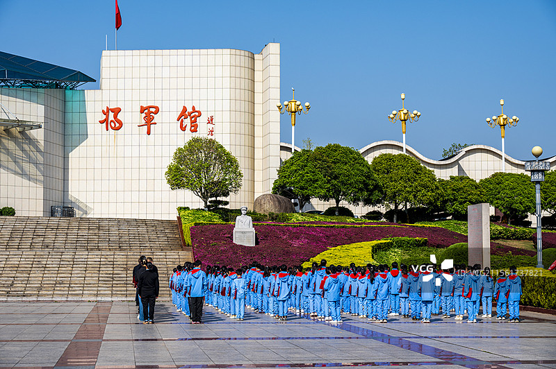 江西兴国县红色景区——将军园将军馆与清明节缅怀先辈的学生图片素材