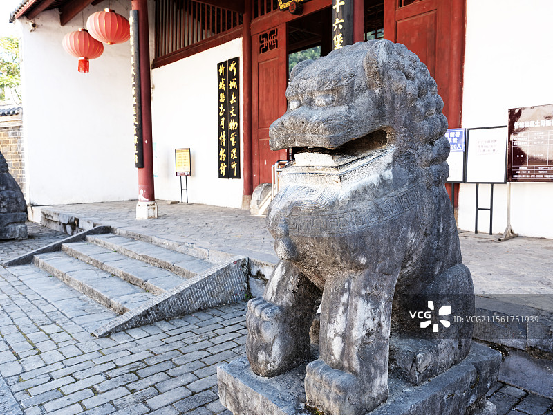 广西忻城莫土司衙署门口的石狮图片素材