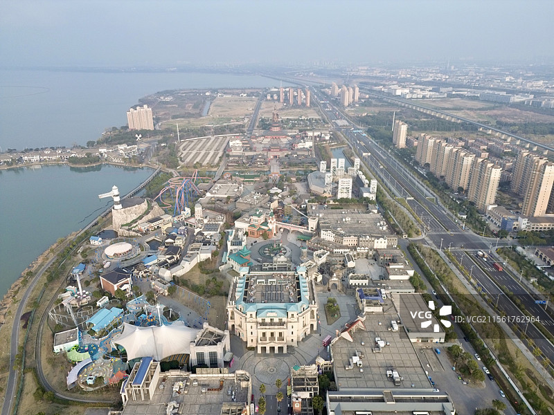 航拍江苏苏州华纳兄弟影视城和八百拍摄地图片素材