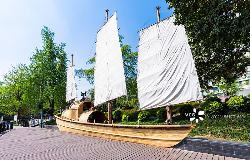 中国四川成都庆龄码头的帆船图片素材