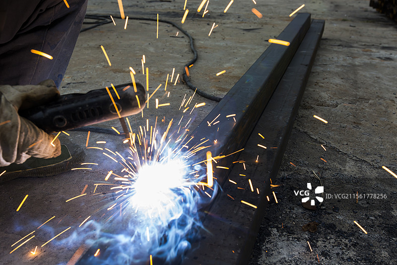 户外焊工作业图片素材