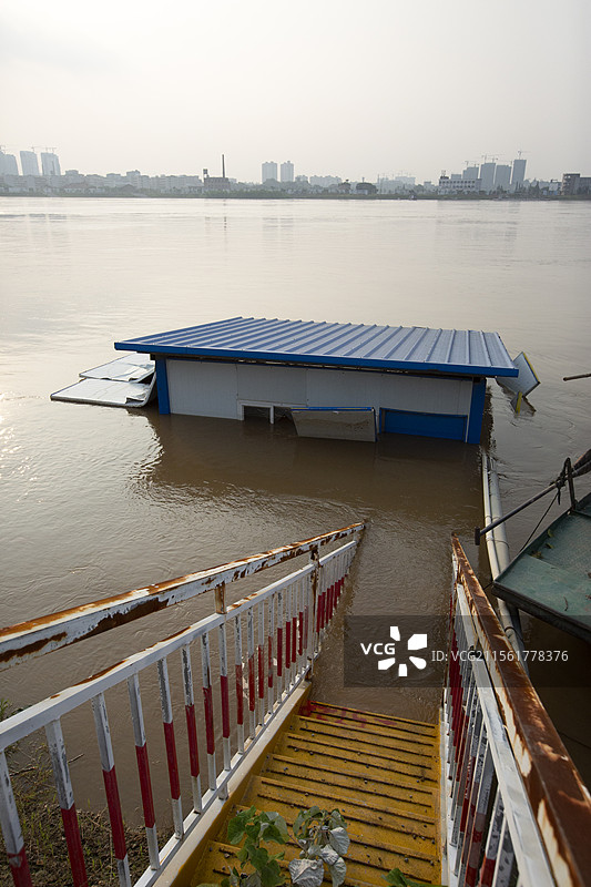 洪水淹没了房屋图片素材