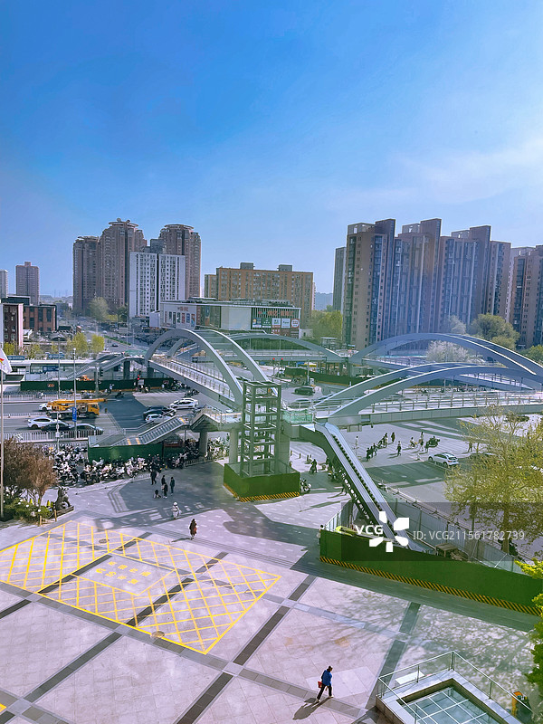 朝阳大悦城外的人行天桥图片素材