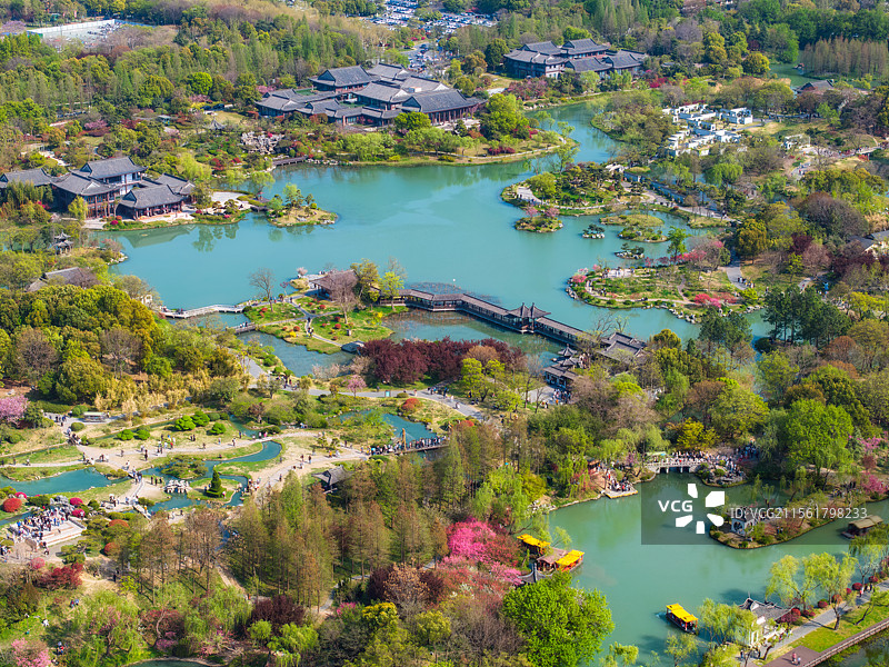 江苏，扬州市，蜀冈-瘦西湖风景名胜区，国家5A级旅游景区，水系微缩景观园，波光亭，疏林观风，春季航拍图片素材