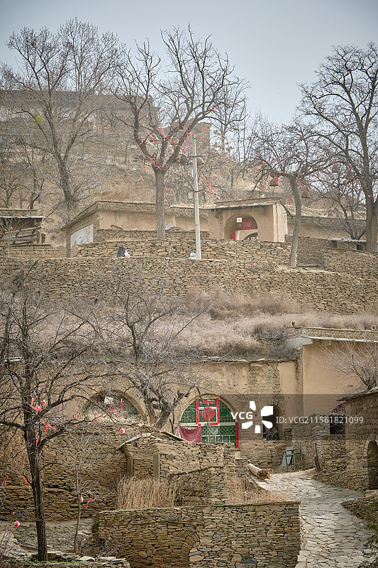 陕北黄土坡的农村窑洞，电视剧《平凡的世界》取景地，榆林绥德郭家沟村（双水村）图片素材