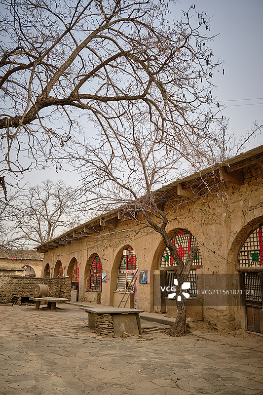 陕北黄土坡的农村窑洞，电视剧《平凡的世界》取景地，榆林绥德郭家沟村（双水村）图片素材
