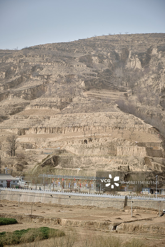 陕北黄土坡的农村窑洞，电视剧《平凡的世界》取景地，榆林绥德郭家沟村（双水村）图片素材