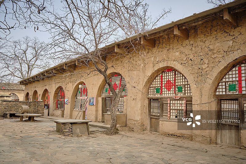 陕北黄土坡的农村窑洞，电视剧《平凡的世界》取景地，榆林绥德郭家沟村（双水村）图片素材