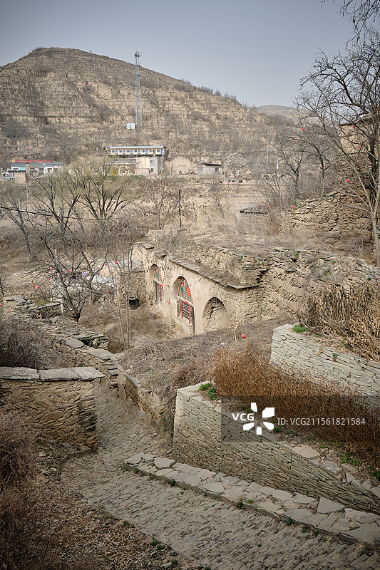 陕北黄土坡的农村窑洞，电视剧《平凡的世界》取景地，榆林绥德郭家沟村（双水村）图片素材