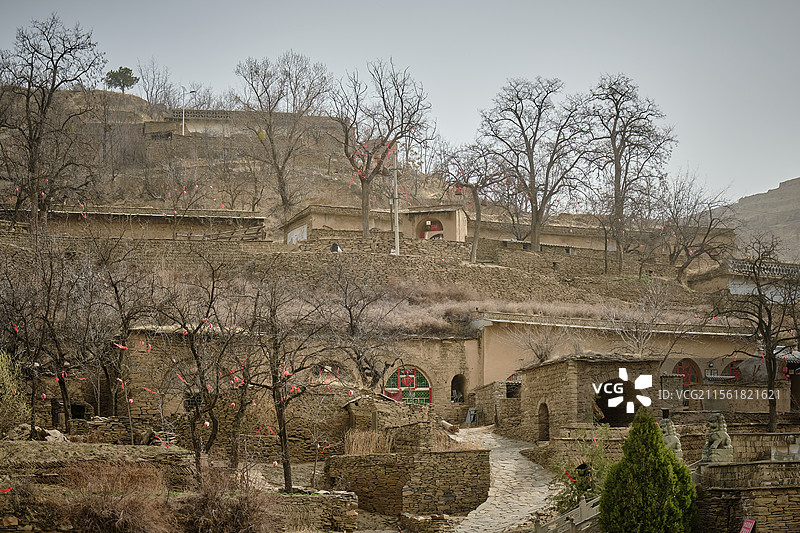 陕北黄土坡的农村窑洞，电视剧《平凡的世界》取景地，榆林绥德郭家沟村（双水村）图片素材