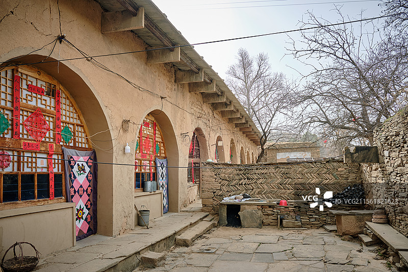 陕北黄土坡的农村窑洞，电视剧《平凡的世界》取景地，榆林绥德郭家沟村（双水村）图片素材