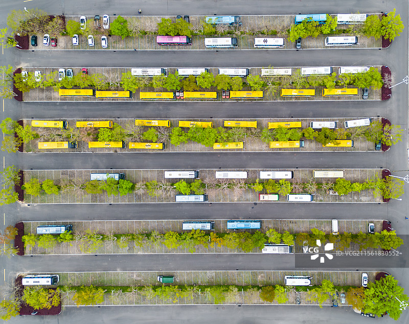 航拍大巴停车场图片素材