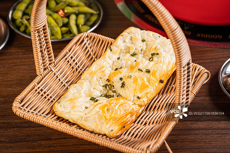烤饼芝麻饼葱饼葱香饼大饼面食面粉图片素材
