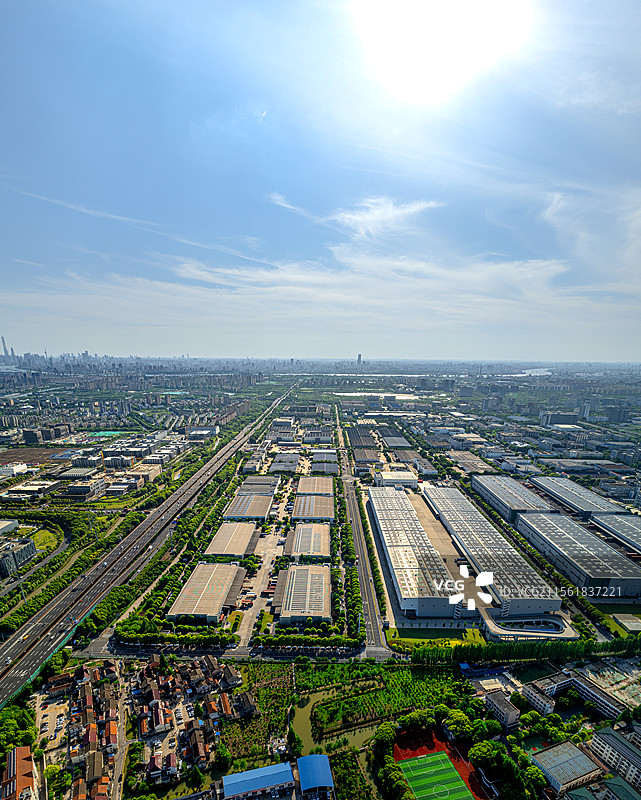 新发展工业园区 捷豹路虎分拨中心 上海外高桥保税区 自由贸易试验区内的物流仓库和产业厂房图片素材