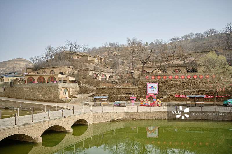 陕北黄土坡的农村窑洞，电视剧《平凡的世界》取景地，榆林绥德郭家沟村（双水村）。图片素材