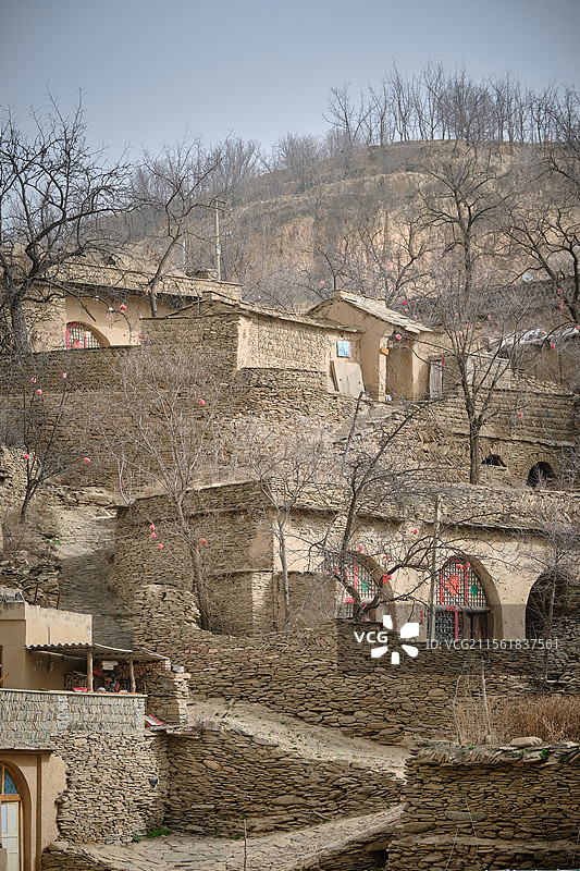 陕北黄土坡的农村窑洞，电视剧《平凡的世界》取景地，榆林绥德郭家沟村（双水村）。图片素材