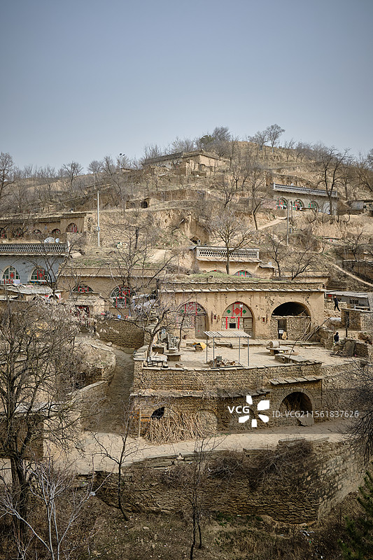 陕北黄土坡的农村窑洞，电视剧《平凡的世界》取景地，榆林绥德郭家沟村（双水村）。图片素材