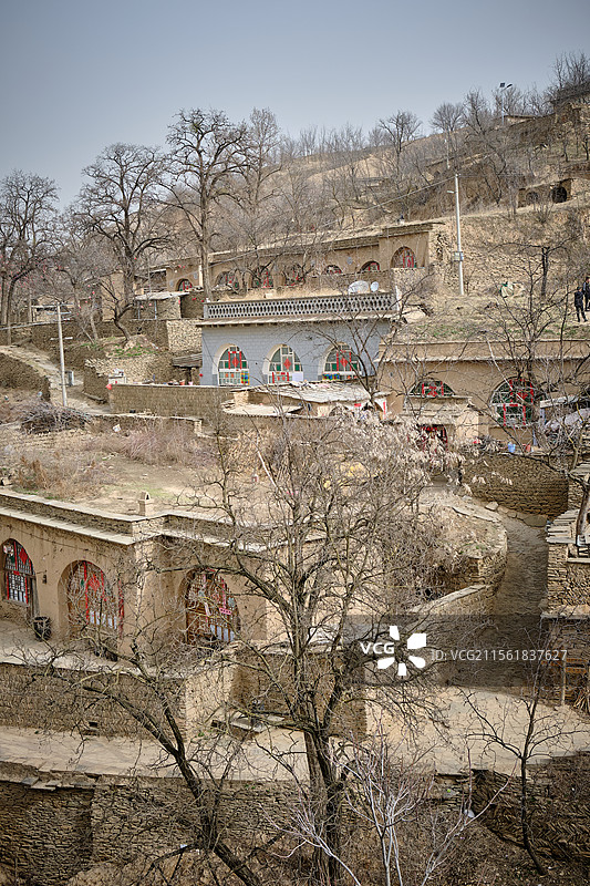 陕北黄土坡的农村窑洞，电视剧《平凡的世界》取景地，榆林绥德郭家沟村（双水村）。图片素材