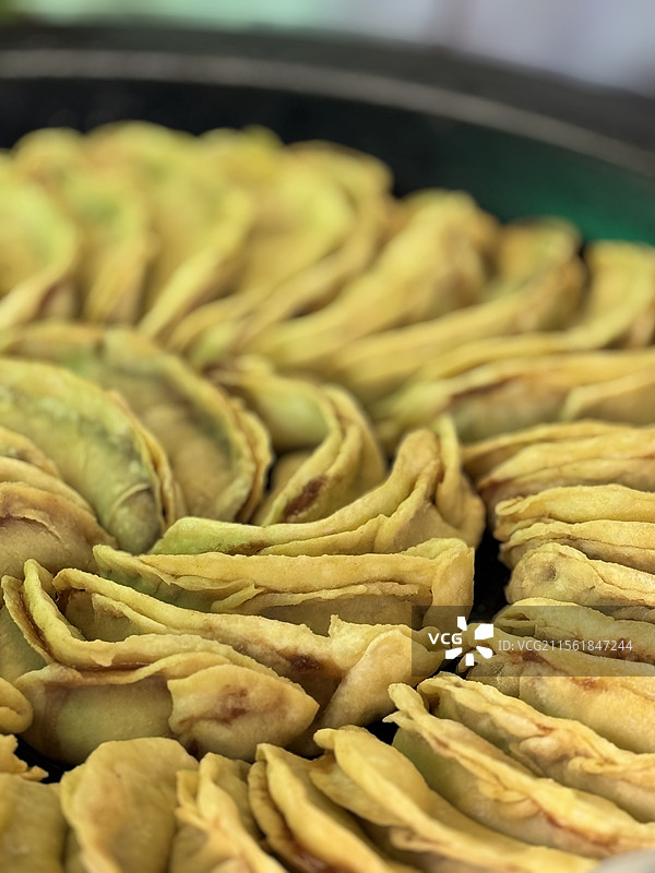 南京牛肉锅贴，江苏米其林入选餐厅，南京美食打卡地西北桥头拉面大王图片素材