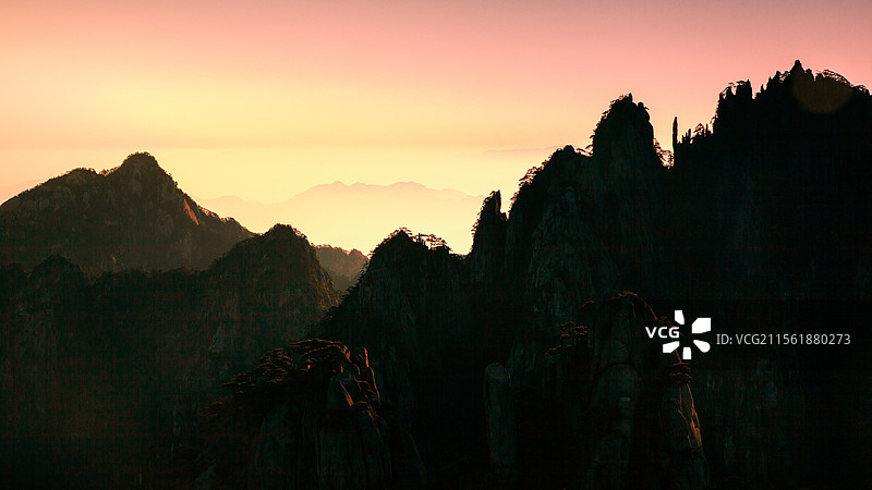 中国安徽黄山市黄山风景区自然光风光图片素材