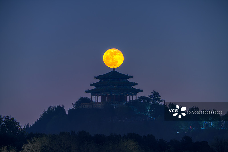 北京月升景山万春亭图片素材