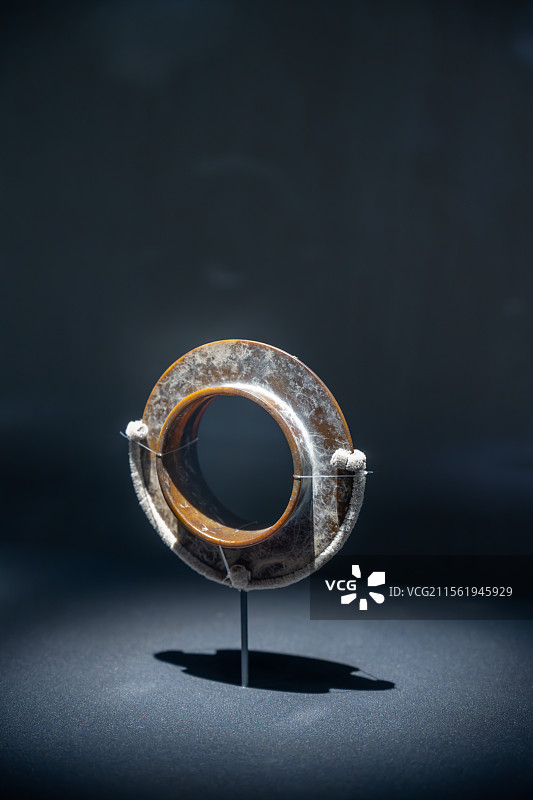 玉有领壁 商代 1927年燕家院子出土图片素材