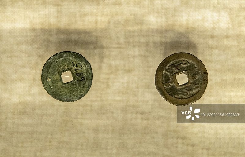 河南博物院“明清河南”展：满文“天命汗钱”铜钱（1组2枚）（明，万历四十四年，征集）图片素材