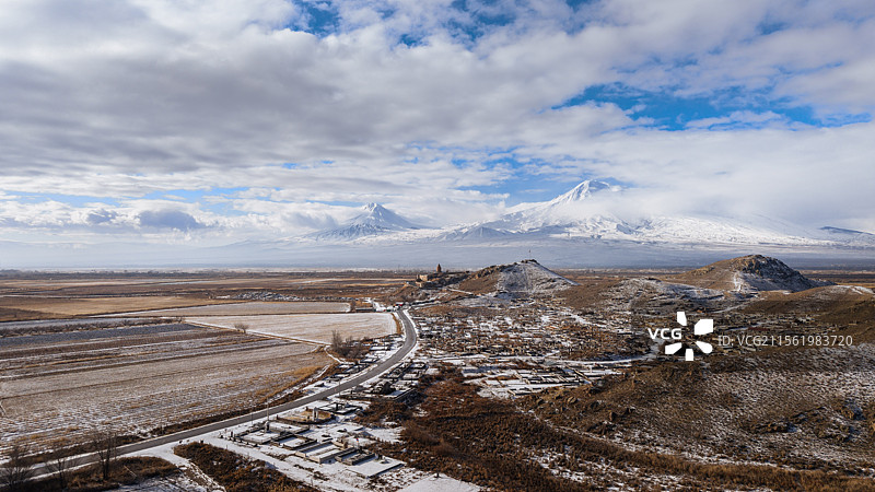 亚美尼亚深坑修道院及亚拉腊神山风光图片素材