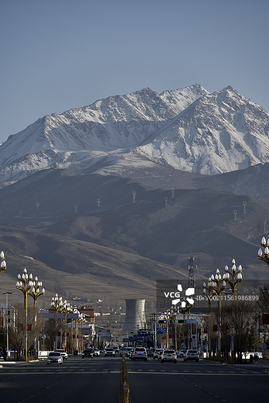 门源县街道大坂山视角图片素材