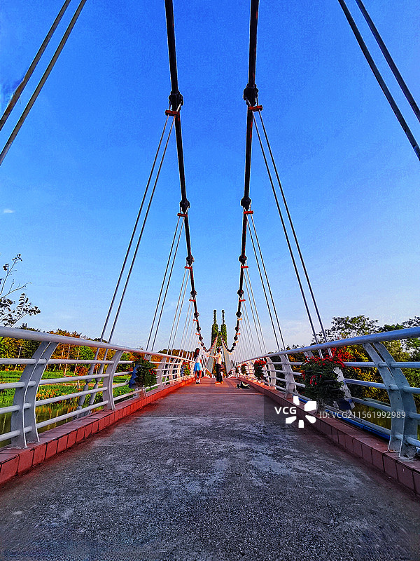 广州海珠湿地飞龙桥夕阳照图片素材