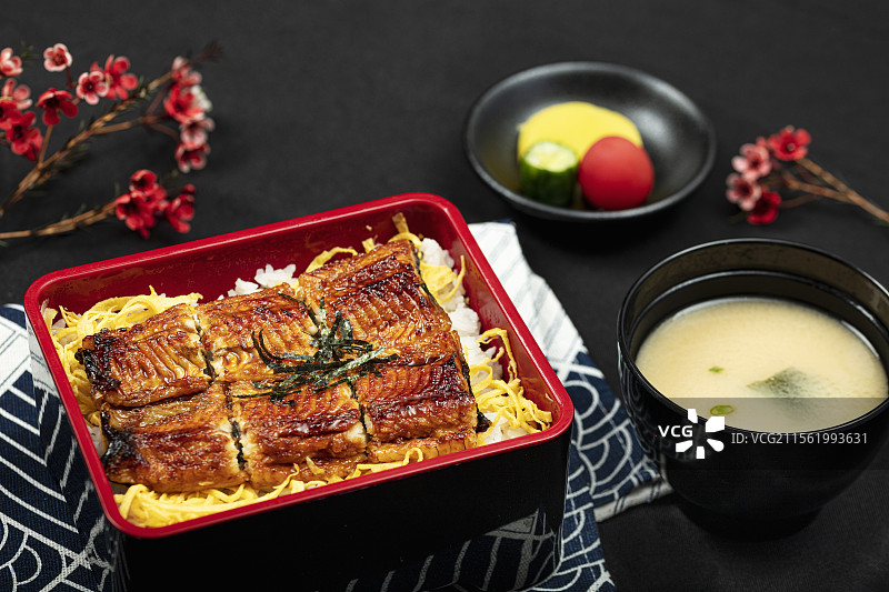 日式鳗鱼饭套餐美食图片素材